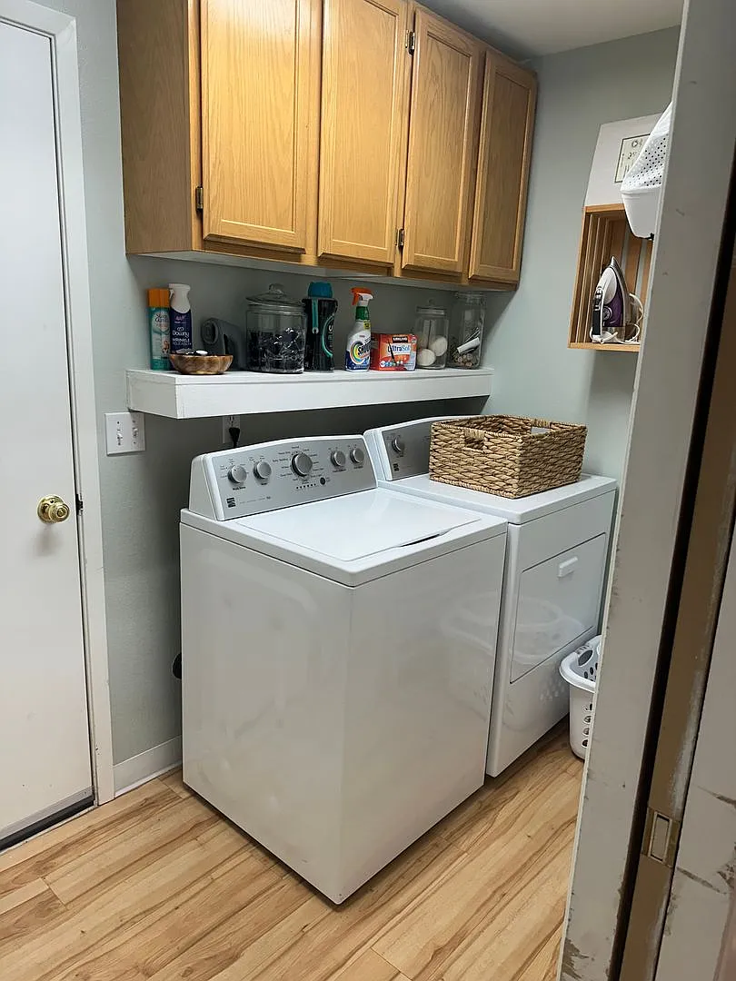 Beautiful 2 bedroom 2 bath well maintained with plenty of natural light townhouse! — Photo 3