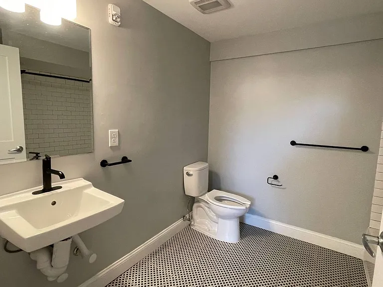 233 Lafayette St — Photo 9
