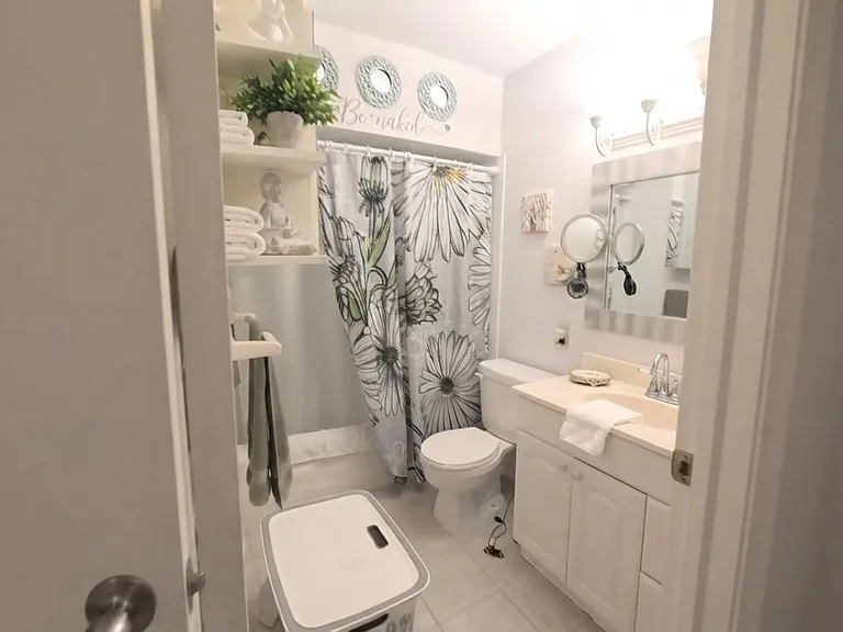 712 Lublin Ave — Photo 3