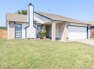 6334 S Newport Ave, Tulsa, OK 74136