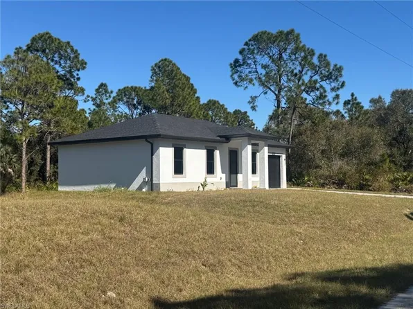 1035 Barcelona ST E, LEHIGH ACRES, FL 33974