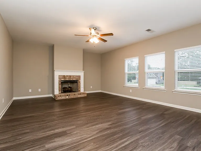 87 Moss Way — Photo 4