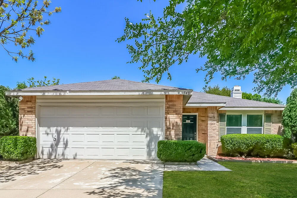 3 bed, 2.0 bath, 1859 sqft, $1,925 — Photo 1
