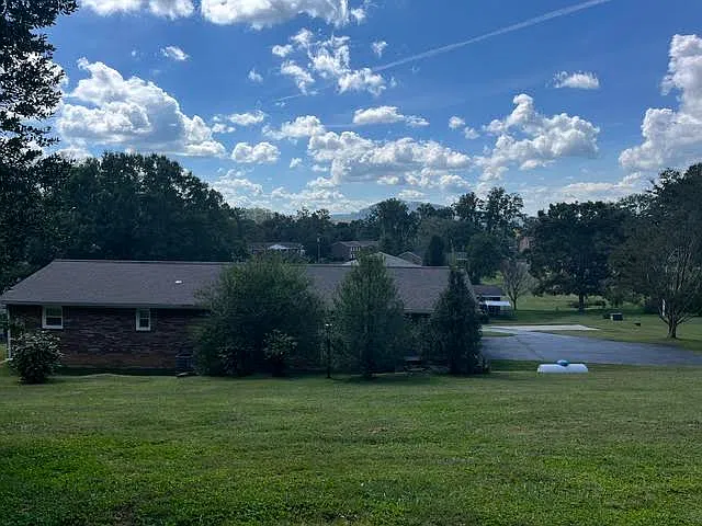 1 bed, 1.5 bath, 1300 sqft, $1,725 — Photo 2
