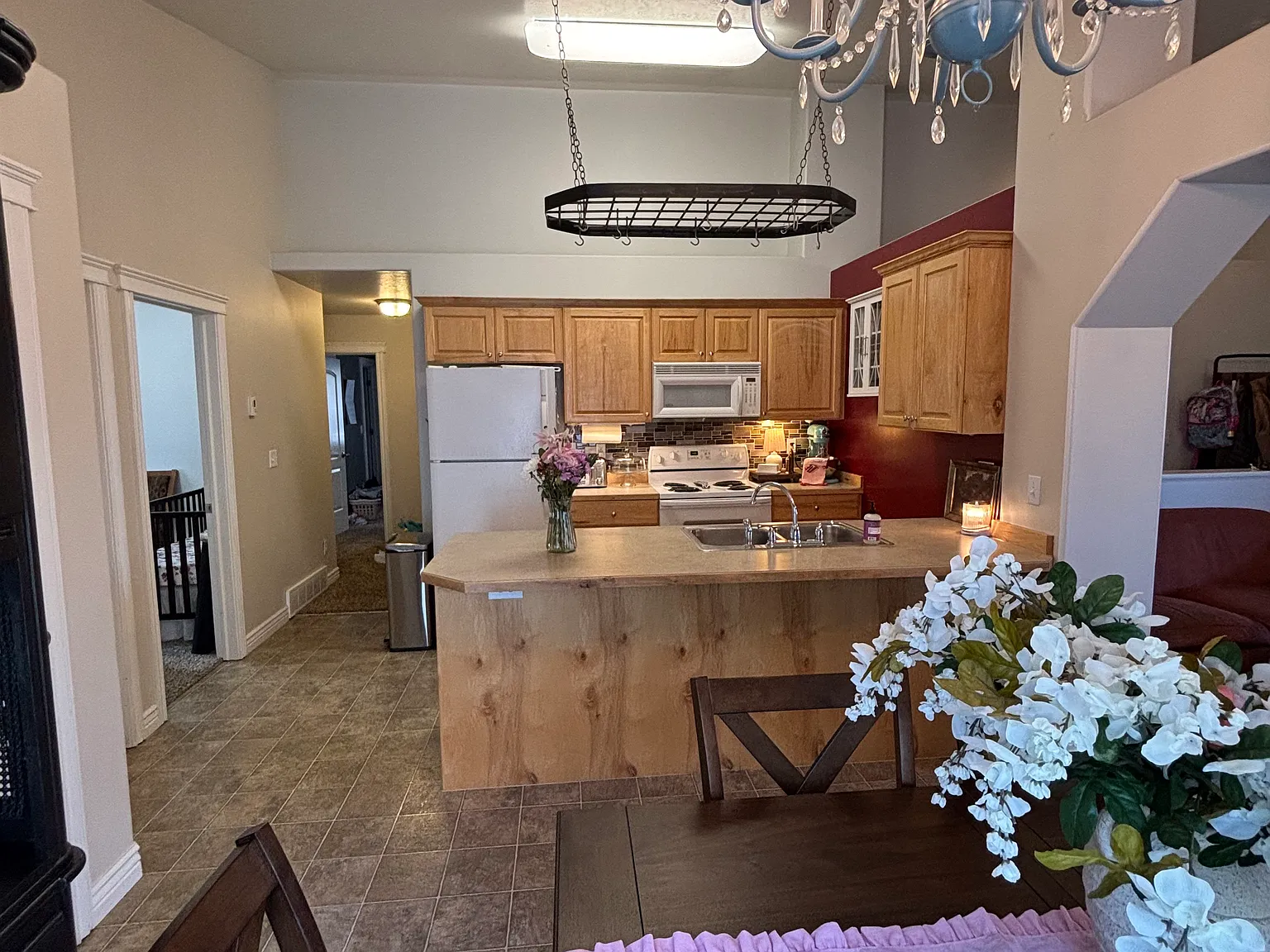4 bed, 2200 sqft, $2,245 — Photo 2