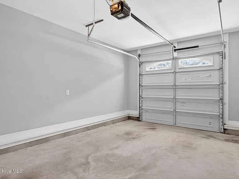 1661 Cambria Dr #B — Photo 36