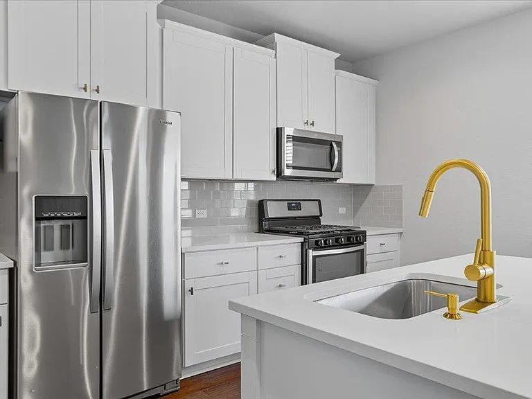 3801 Soft Shore Ln — Photo 2