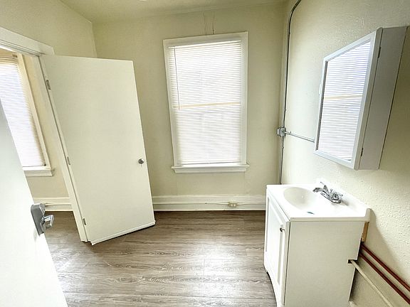3rd image of 400 Broadway St #102