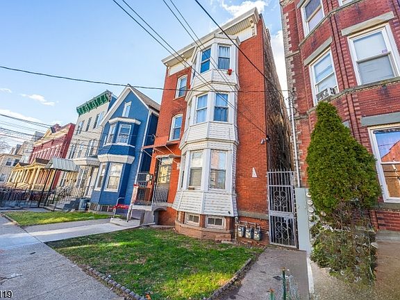 2nd image of 1124 Hampton Pl