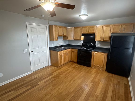 3rd image of 1216 Lewis St #323d39f00
