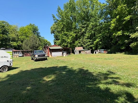 5th image of 806 Case Rd