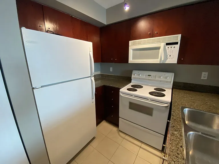 397 Front St W #2201 — Photo 3