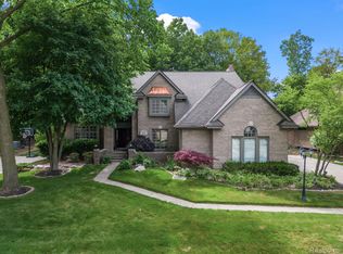 27197 Hampstead Blvd, Farmington Hills, MI