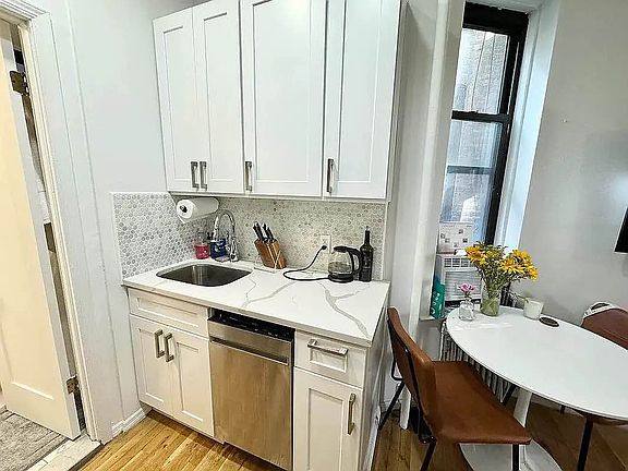 4th image of 23 Leroy St APT 12