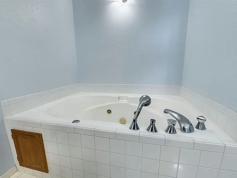 10230 W Greenleaf Ct — Photo 8