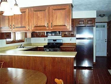 3rd image of 5700 Brewster Ln