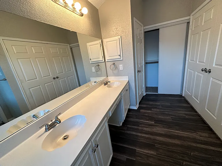 4817 Shadow Crest Dr — Photo 7