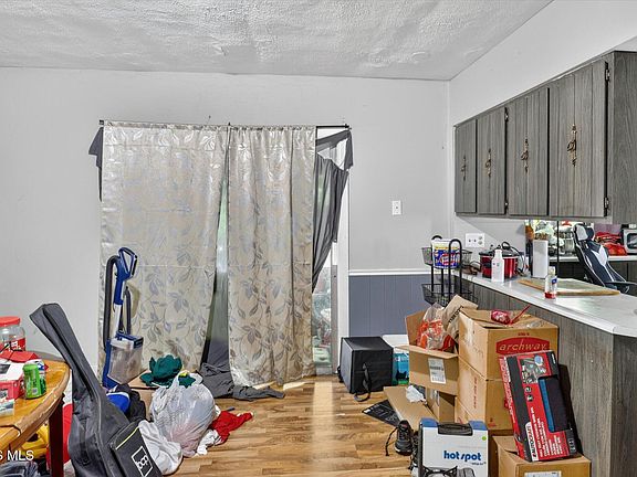 3rd image of 3805 Lockwood Ave