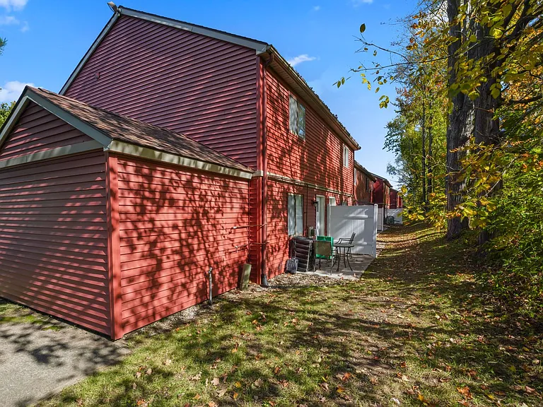 255 Main St — Photo 30