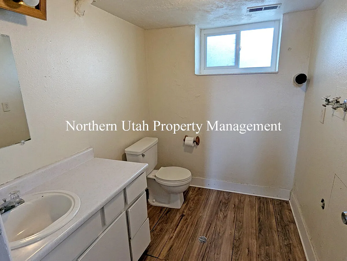 2 bed, 1.5 bath, 912 sqft, $1,300 — Photo 4