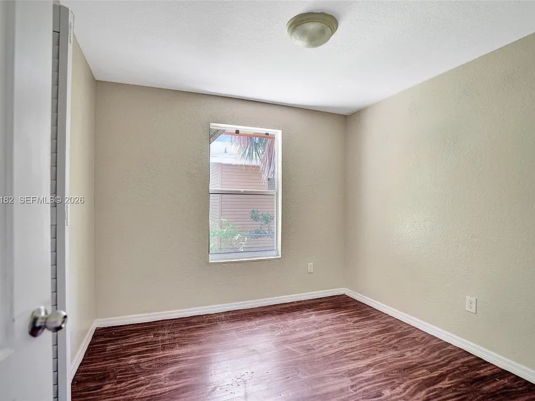727 22nd St #B — Photo 13