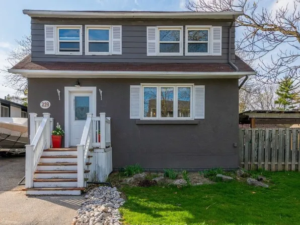 219 Angelene St, Mississauga, ON L5G 1X3