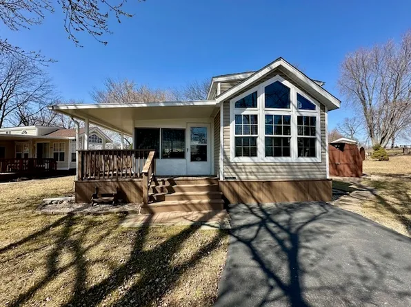 2795 E 28th Rd #2, Seneca, IL 61360