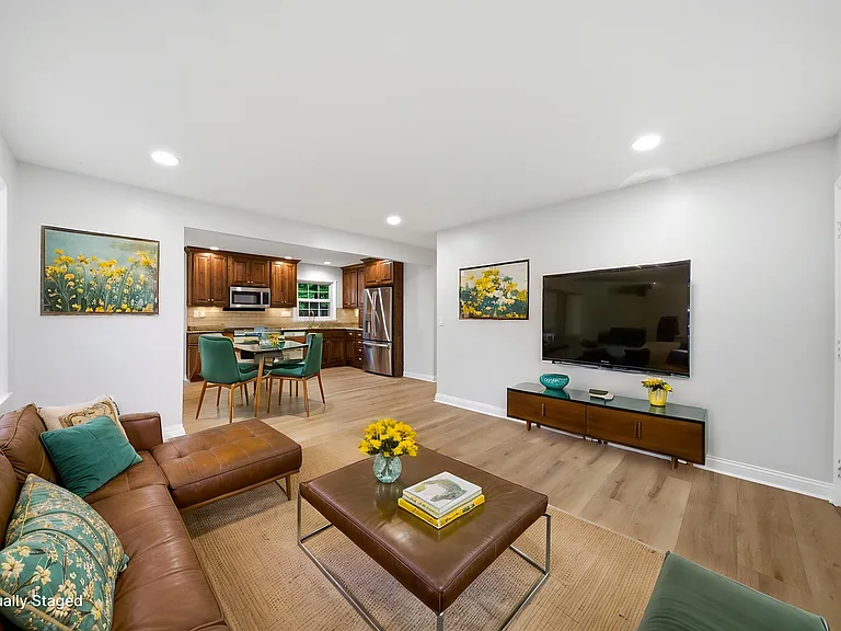 3520 Saint Edwards Dr — Photo 2