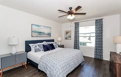 3 bed, 2.5 bath, 1758 sqft, $2,299 — Photo 2