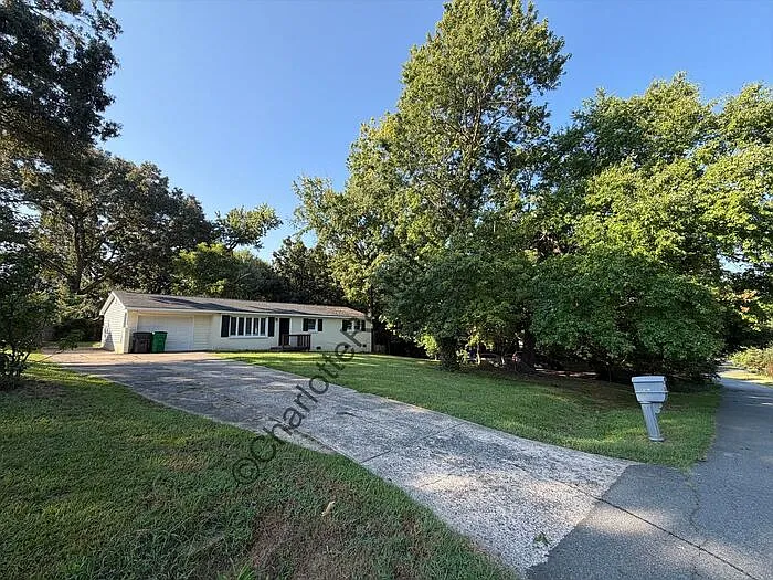 3 bed, 1.5 bath, 1444 sqft, $1,700 — Photo 2