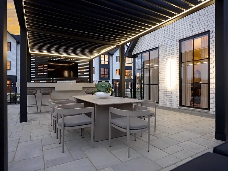 Outdoor Grill & Dining Area