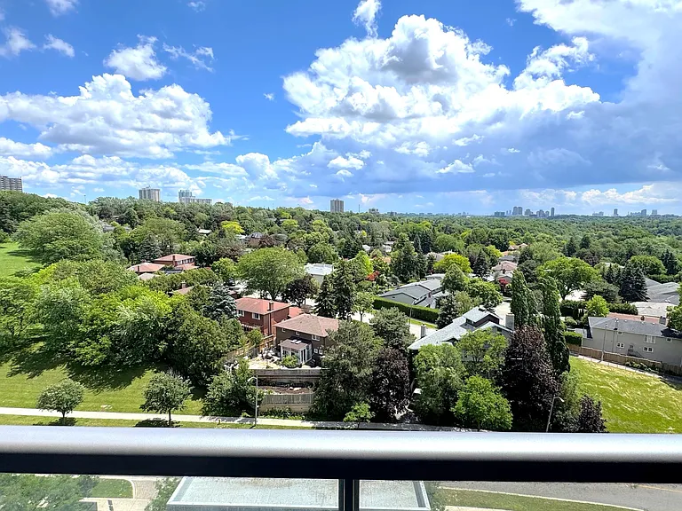18 Graydon Hall Dr #1110 — Photo 15