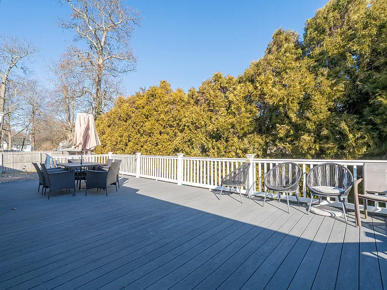 351 Hollywood Ave — Photo 18