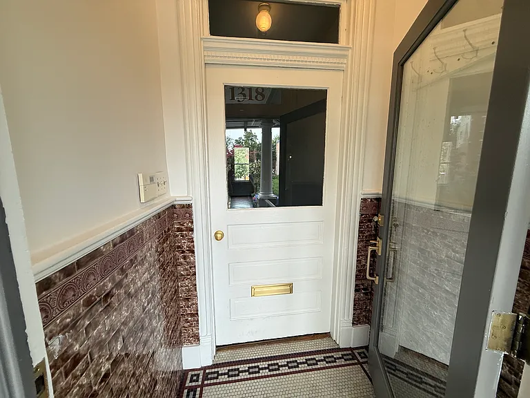 1318 Girard St NW — Photo 5