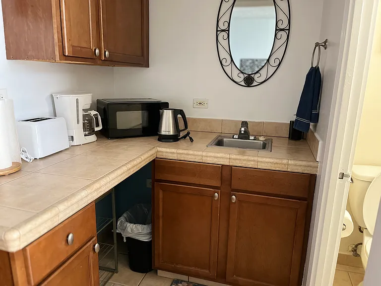 Waikiki Whale Watcher Apartments — Photo 48