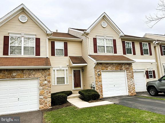 3rd image of 981 Katie Cir