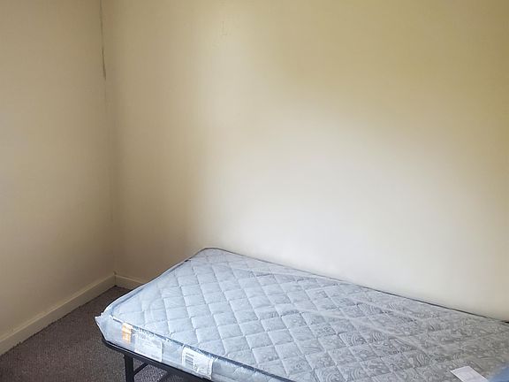 4th image of 2144 University Ave W #4