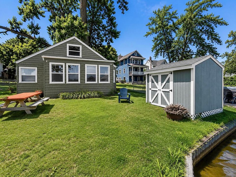 1st image of 1914 Forest Dr