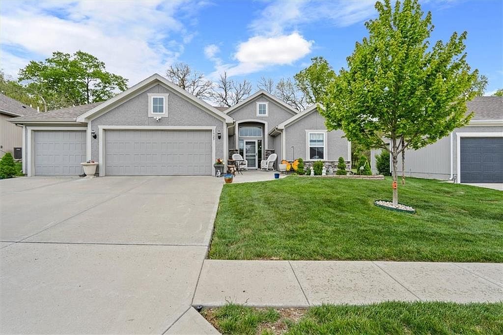 1925 Creek View Ln, Raymore, MO 64083 Zillow