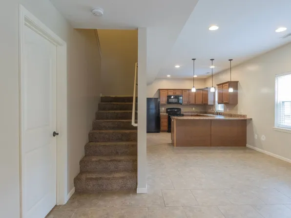 2 Bed 2.5 Bath Luxury Cottage, 1317 W Broadway, Columbia, MO 65203
