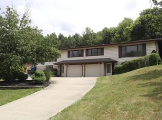 4205 W Ridgewood Dr, Parma, OH 44134