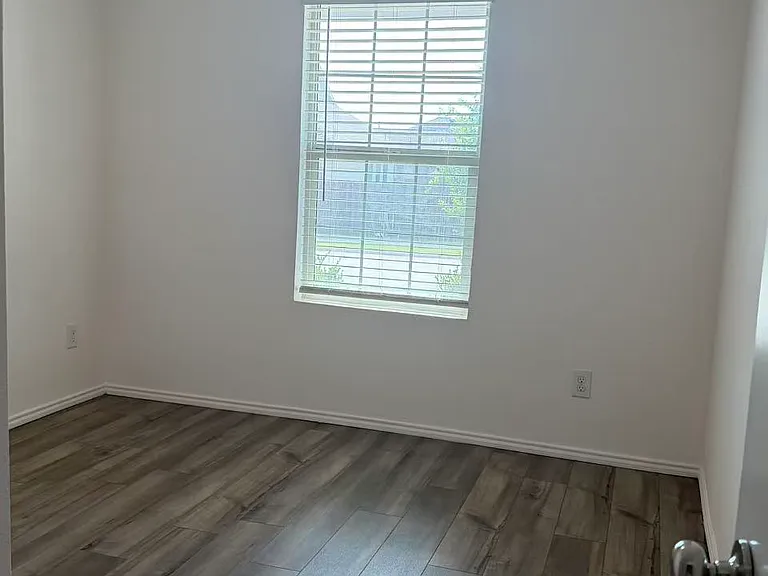 405 Laurenbrooke Dr — Photo 18