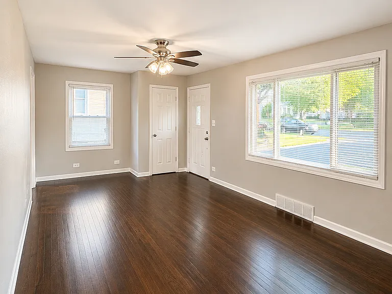 51 S Seymour Ave — Photo 4