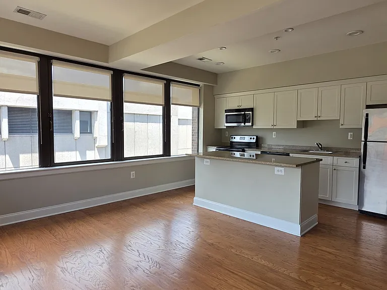 125 N 4th St #401 — Photo 7