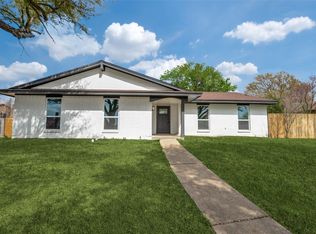 923 Live Oak Ct, Desoto, TX 75115