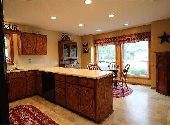 3rd image of 1183 Sapphire Ln