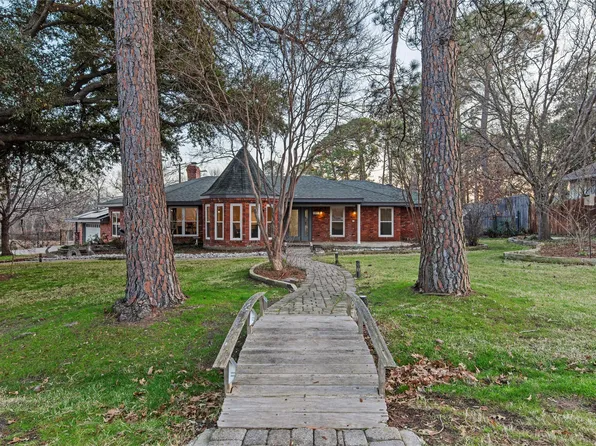 2811 Manchester Ln, Grapevine, TX 76051