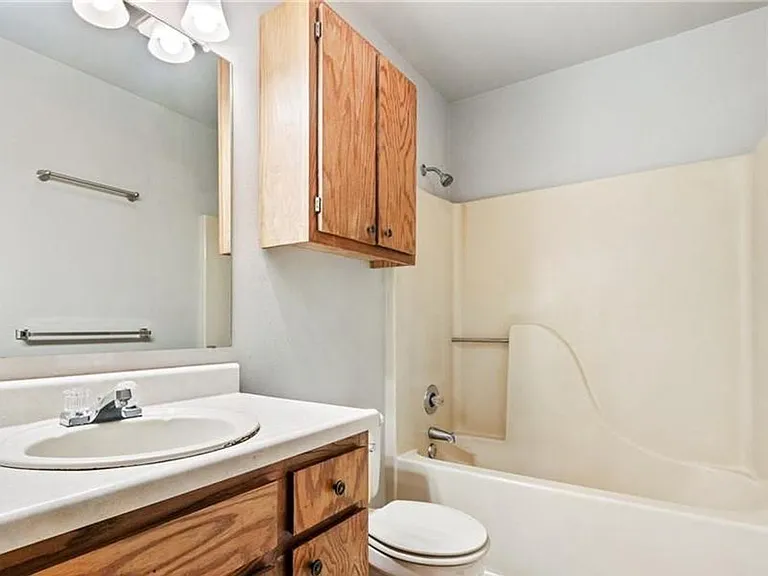 250 N Madison St #B — Photo 12