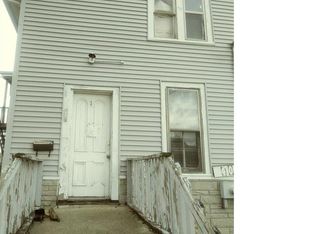 408 Grove St #1, Aurora, IL 60505