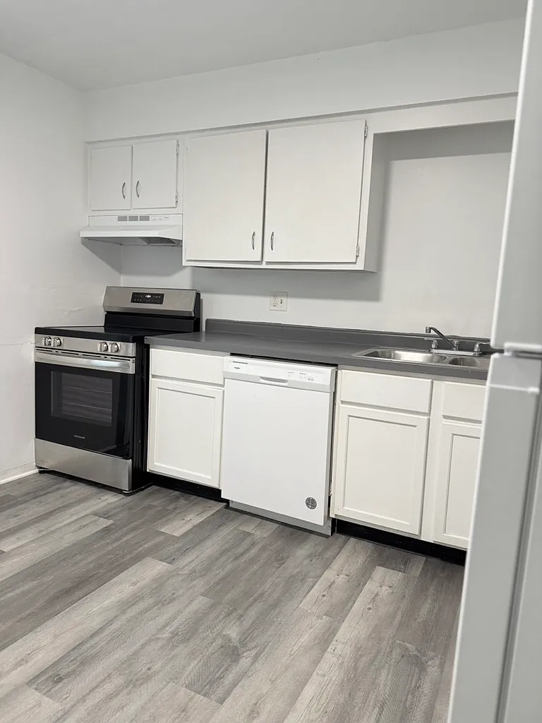 2 bed, 750 sqft, $1,100 — Photo 2